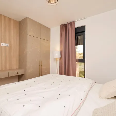 Bella Luxury 아파트